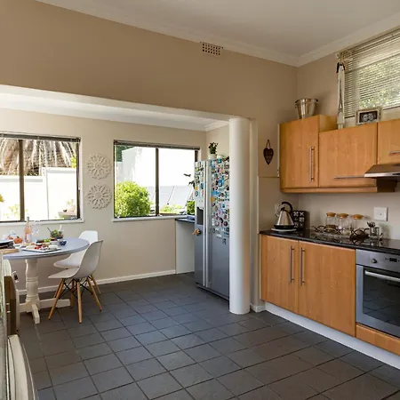Spacious And Comfortable Green Point Villa Cape Town Exterior photo