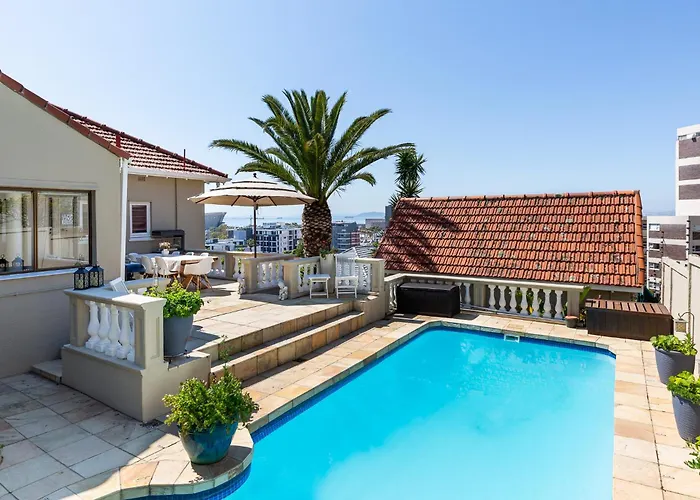 Spacious And Comfortable Green Point Villa