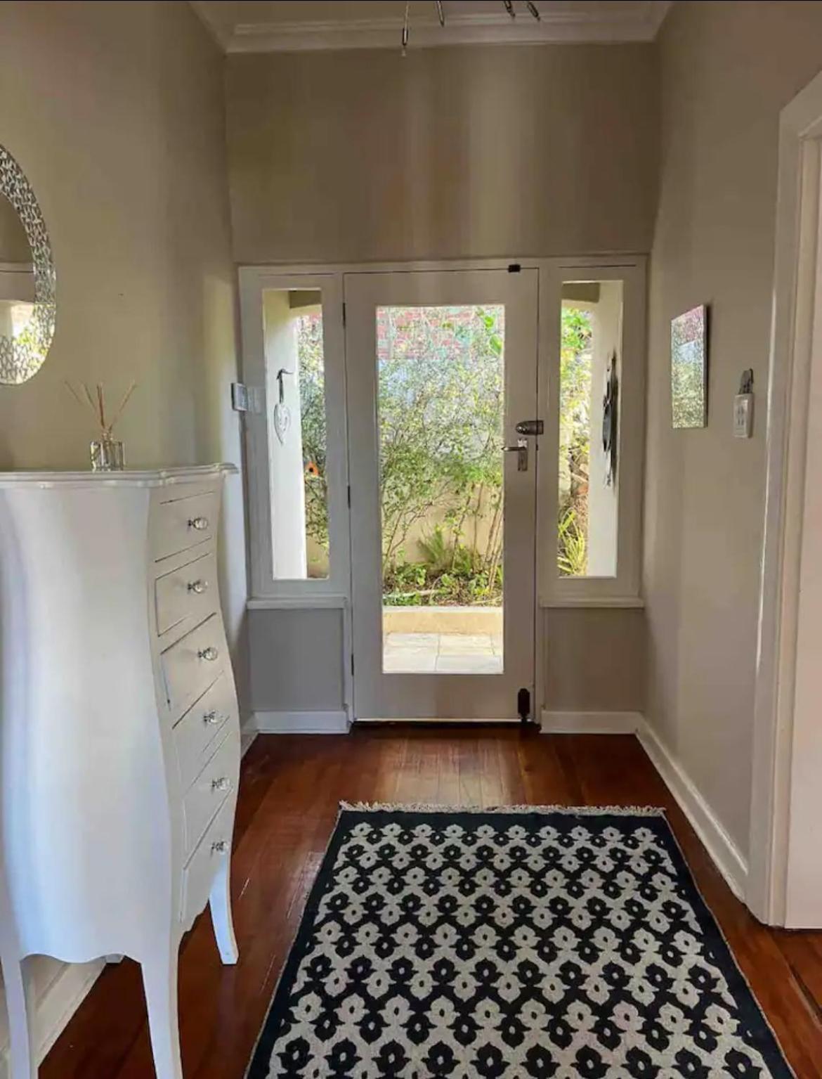 Villa Spacious And Comfortable Point Cape Town